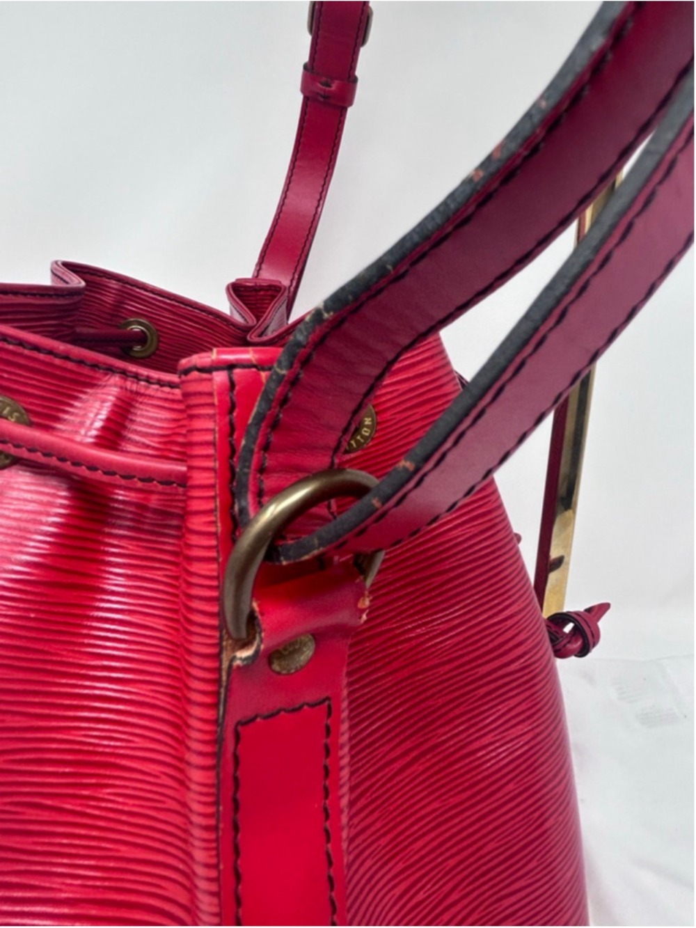 Louis Vuitton Epi Leather Noe Red Drawstring Shoulder Bag Black Interior - Picture 8 of 16